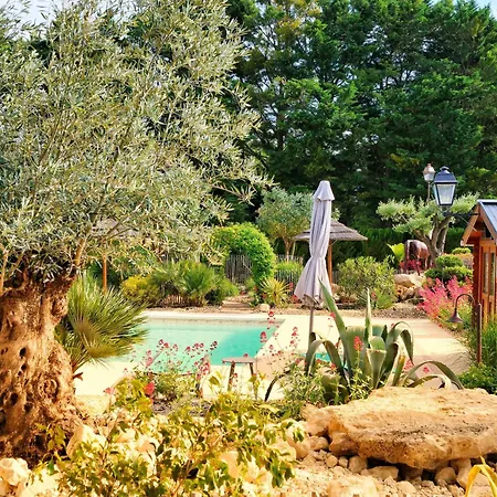 Chalet Avec Piscine Chauffee Jardin Proche Saumur Parking