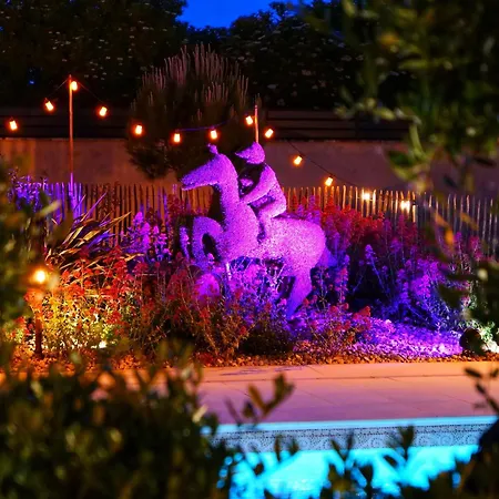 Hébergement de vacances Avec Piscine Chauffée Jardin Proche Saumur Parking
